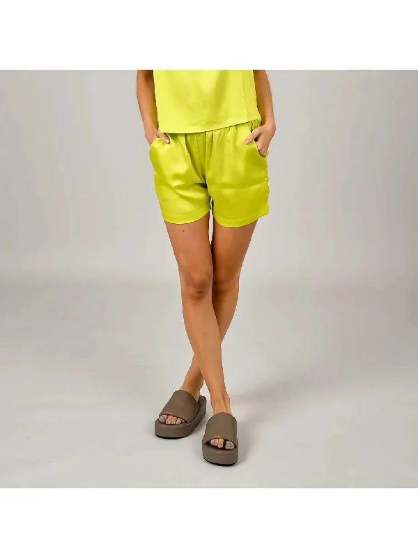 Patti Pull-On Short W/ Slant Pocket In Sunny Lime